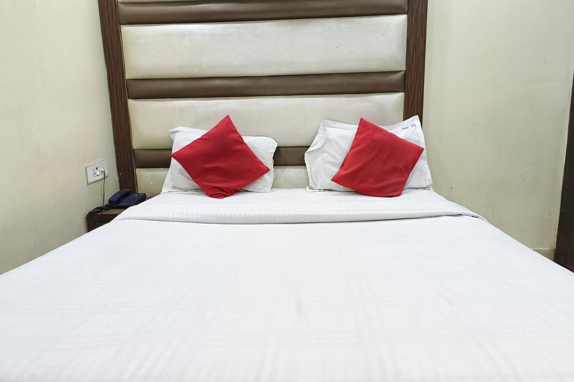 Spot Inn Hostel New Delhi Exterior foto
