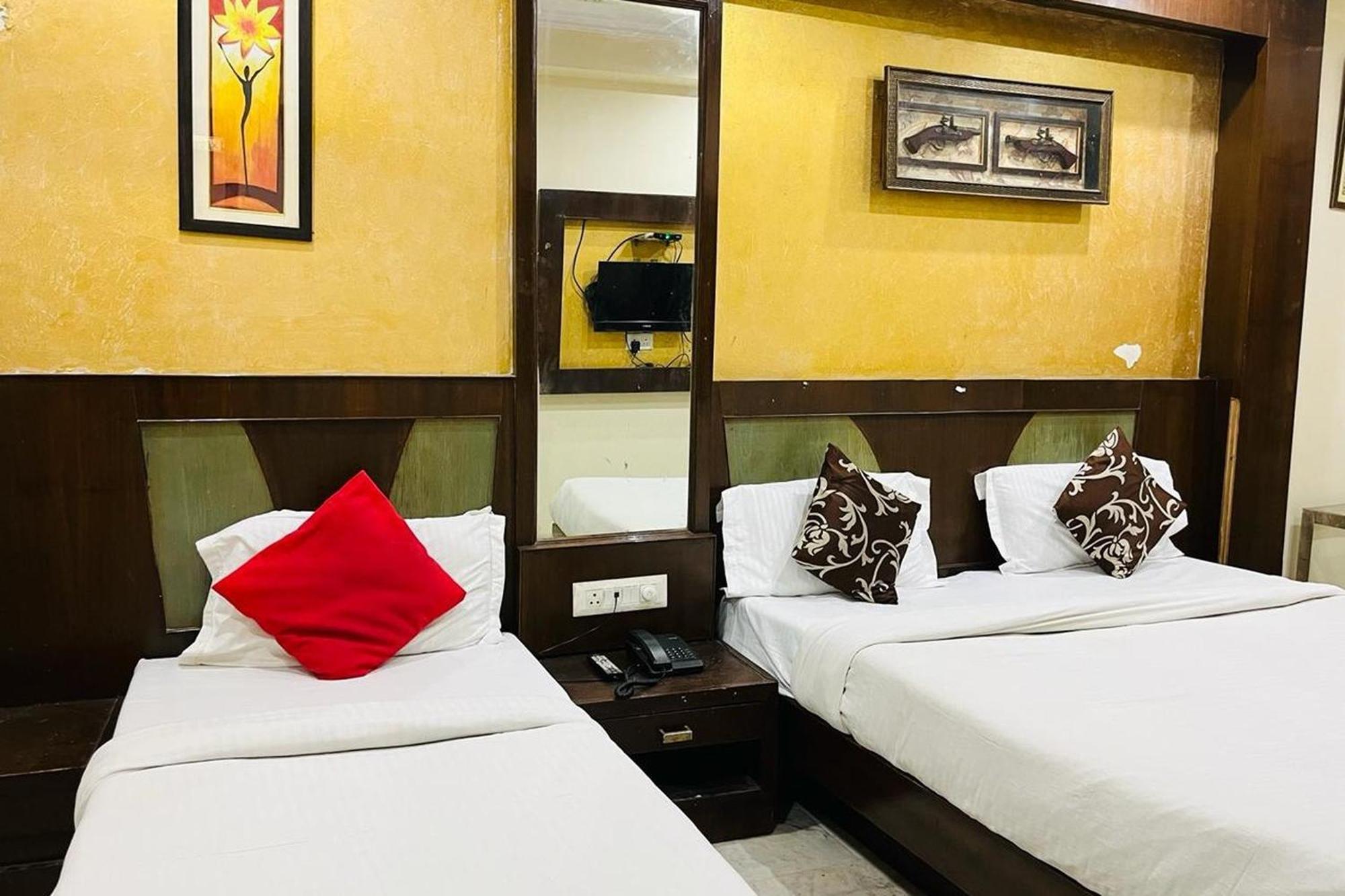 Spot Inn Hostel New Delhi Exterior foto