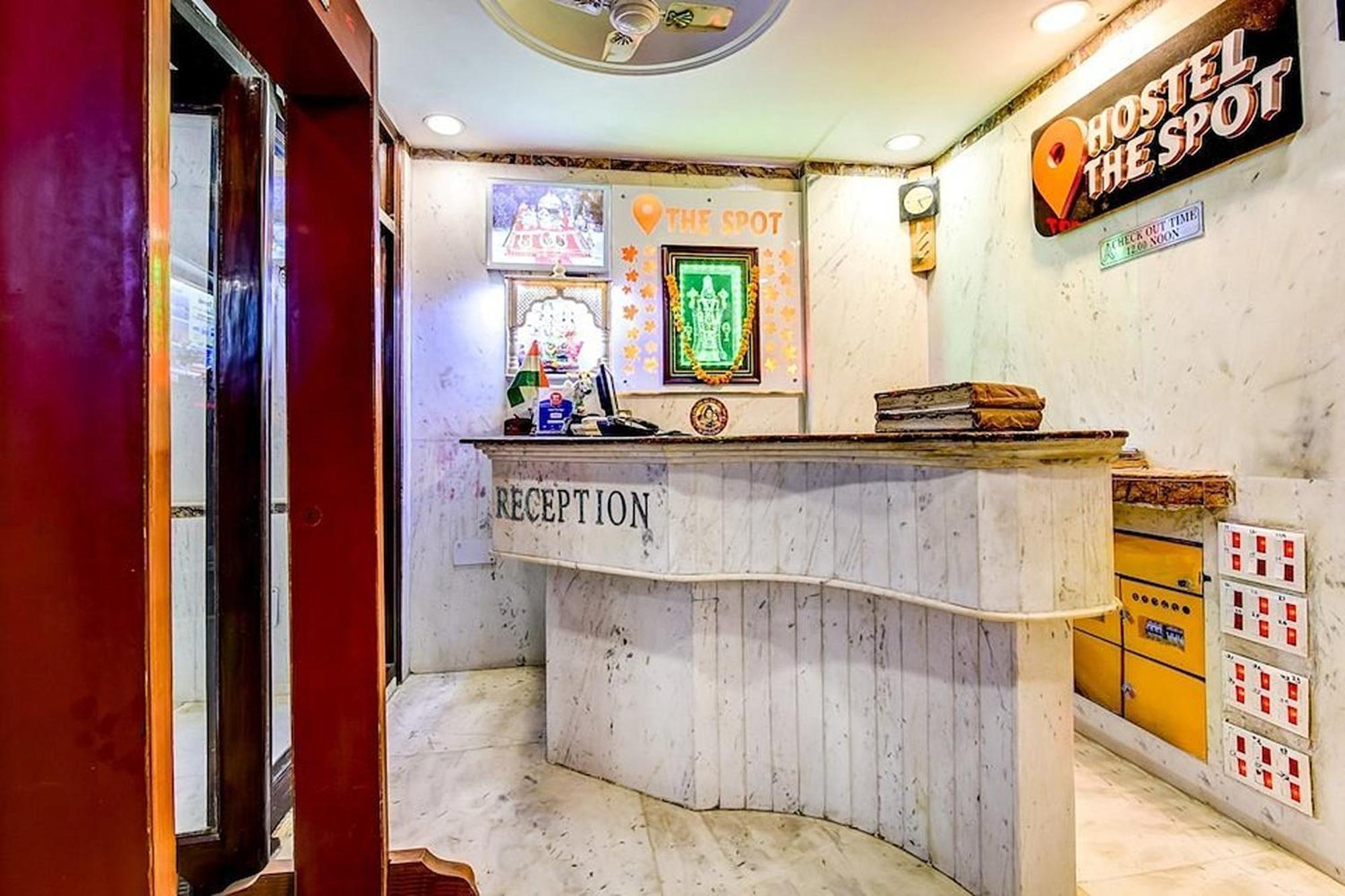Spot Inn Hostel New Delhi Exterior foto