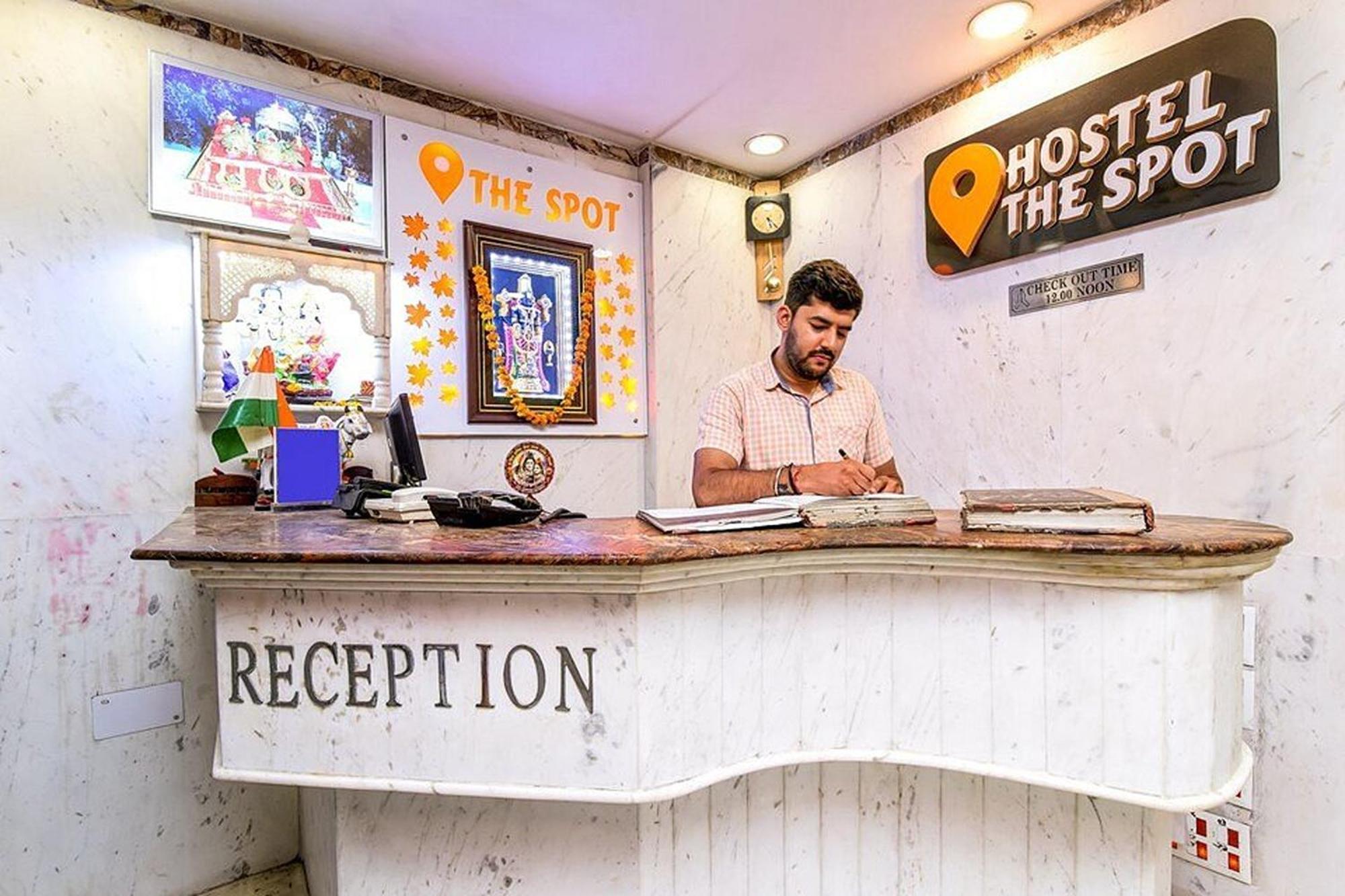 Spot Inn Hostel New Delhi Exterior foto