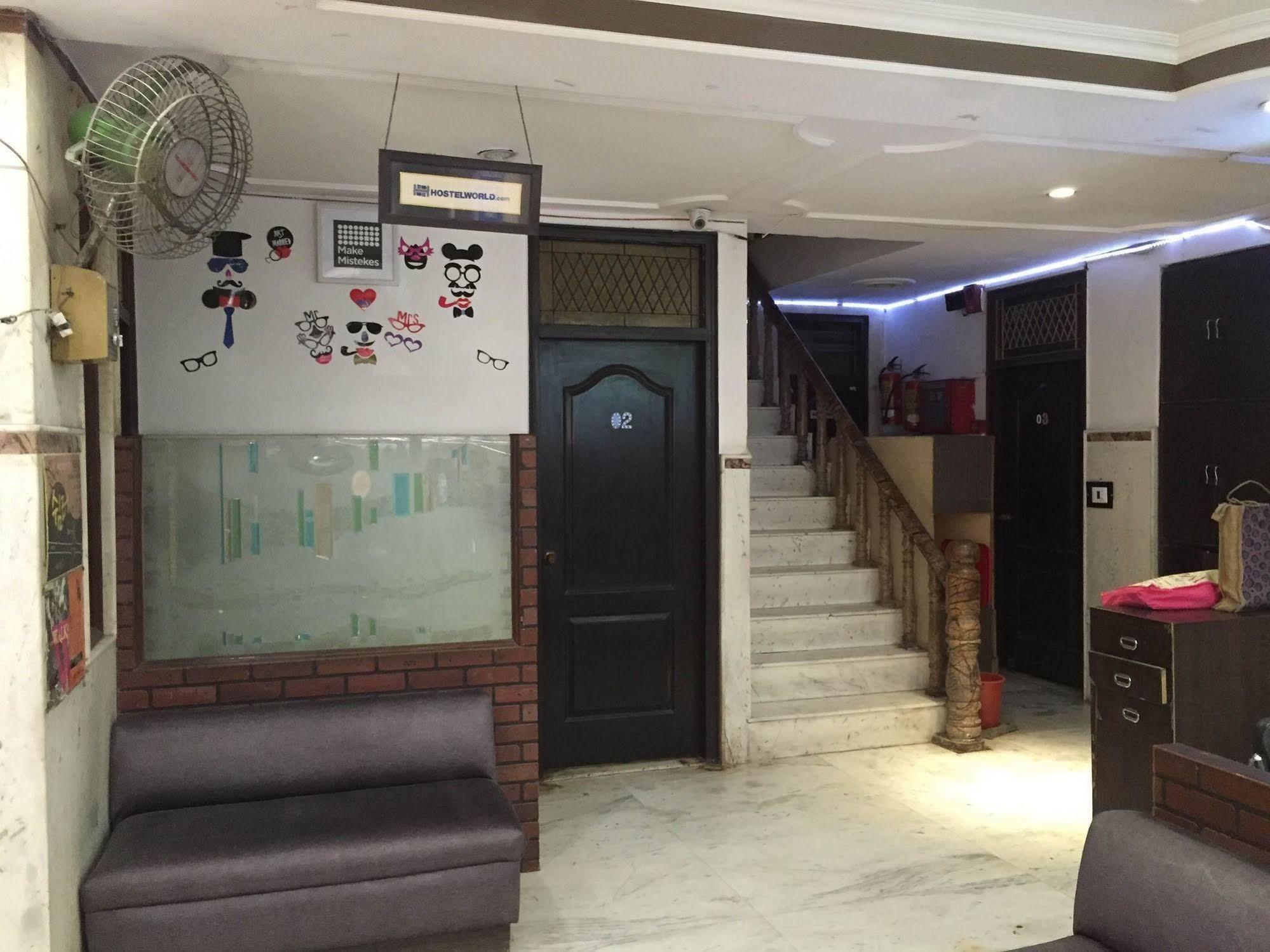 Spot Inn Hostel New Delhi Exterior foto